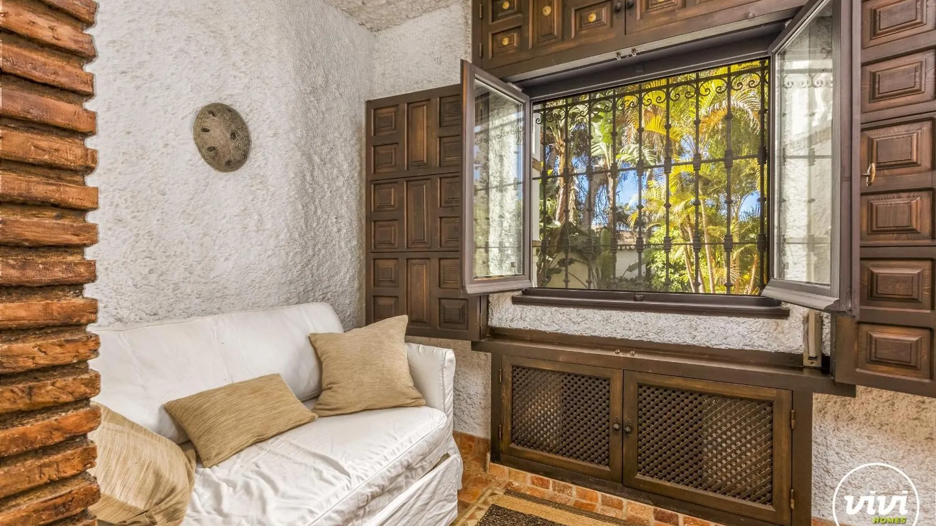 Vivi Homes - Villa Costabella Pool, Sauna, Garden & Beach 마르베야