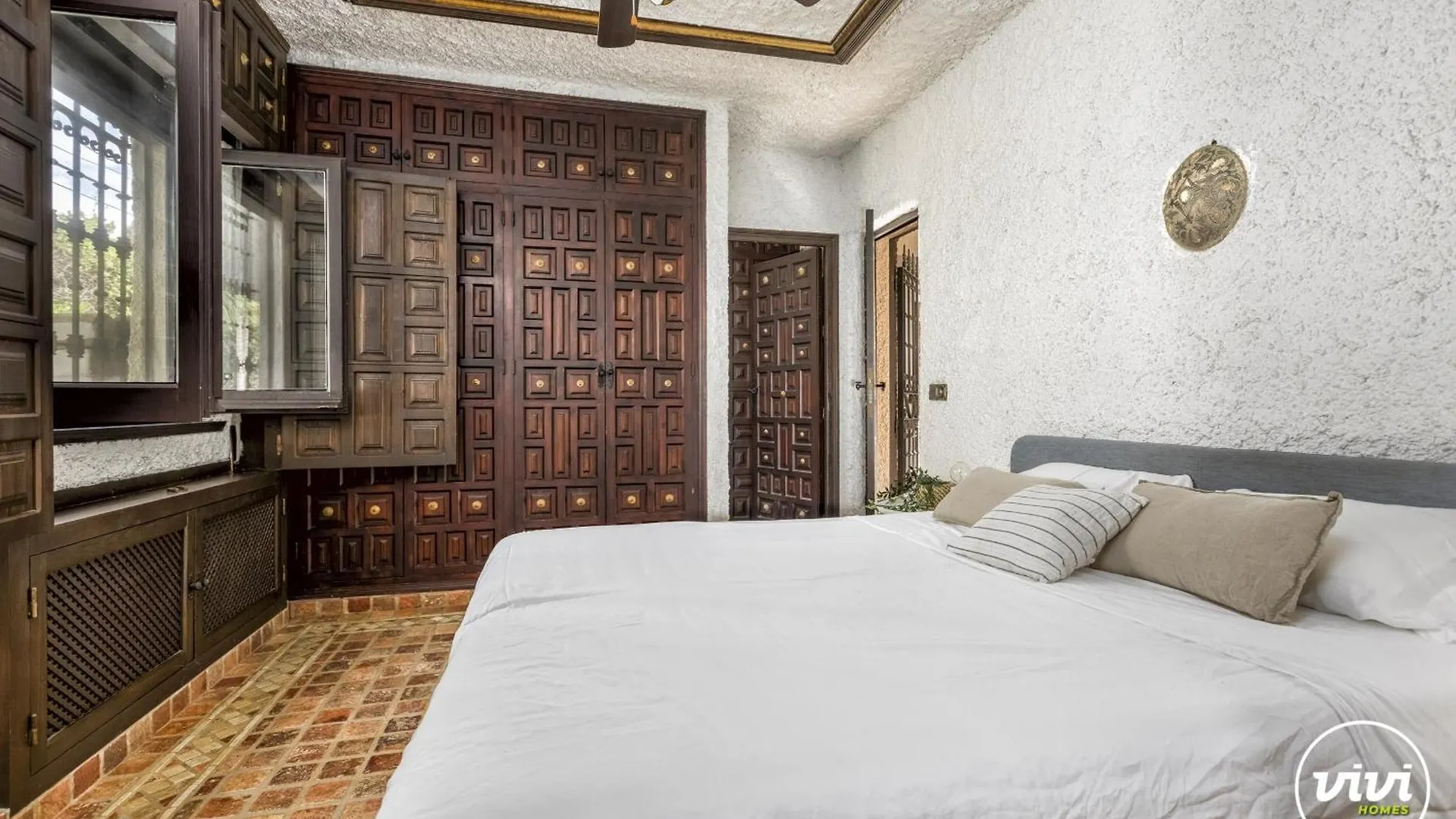 Vivi Homes - Villa Costabella Pool, Sauna, Garden & Beach 마르베야 스페인