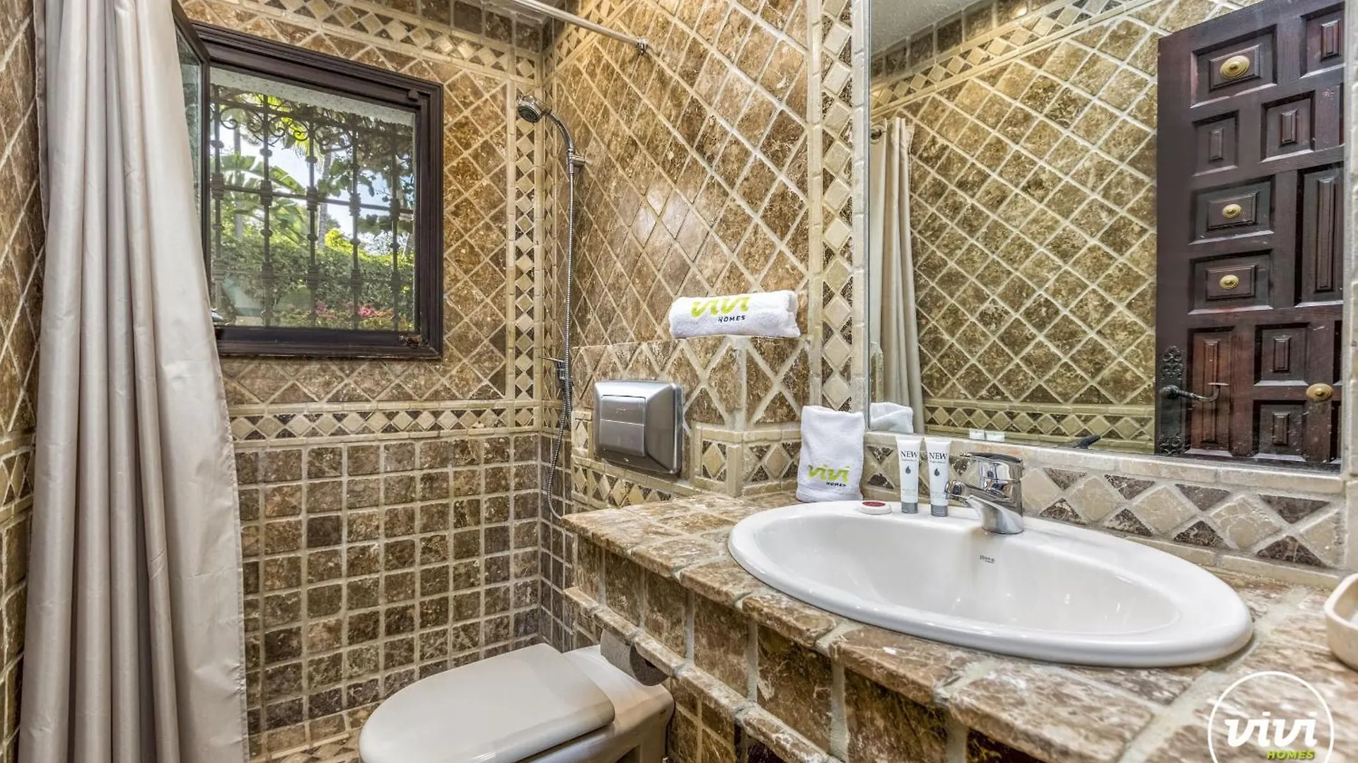 Vivi Homes - Villa Costabella Pool, Sauna, Garden & Beach 마르베야
