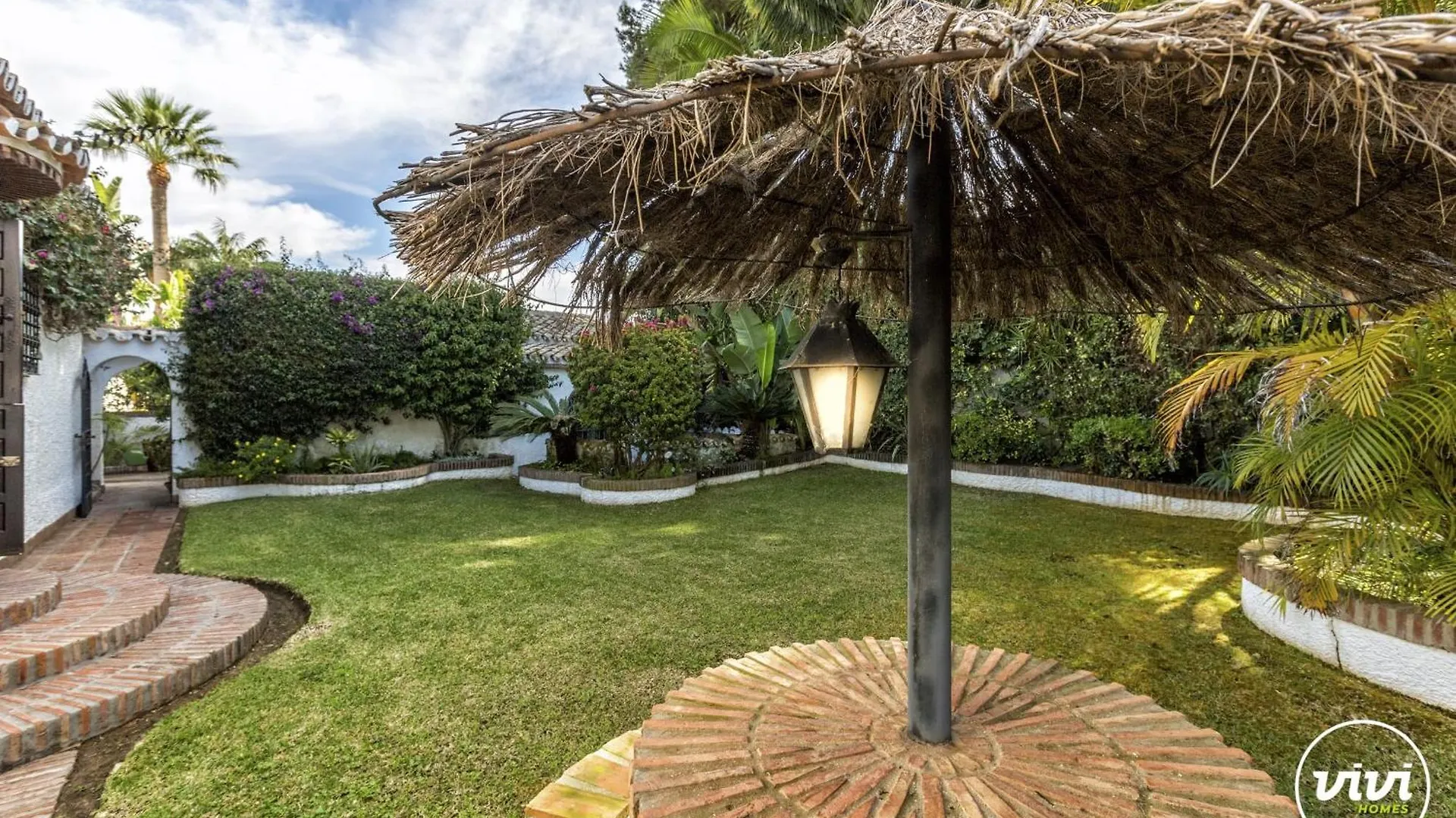 Vivi Homes - Villa Costabella Pool, Sauna, Garden & Beach 마르베야