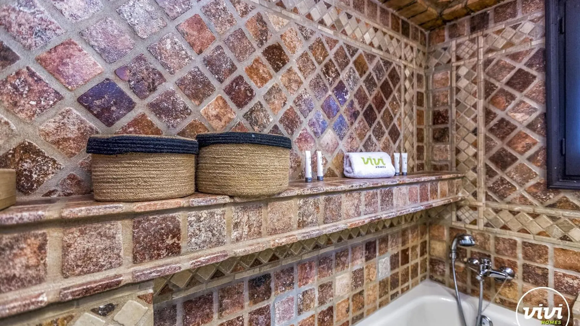 Vivi Homes - Villa Costabella Pool, Sauna, Garden & Beach 마르베야