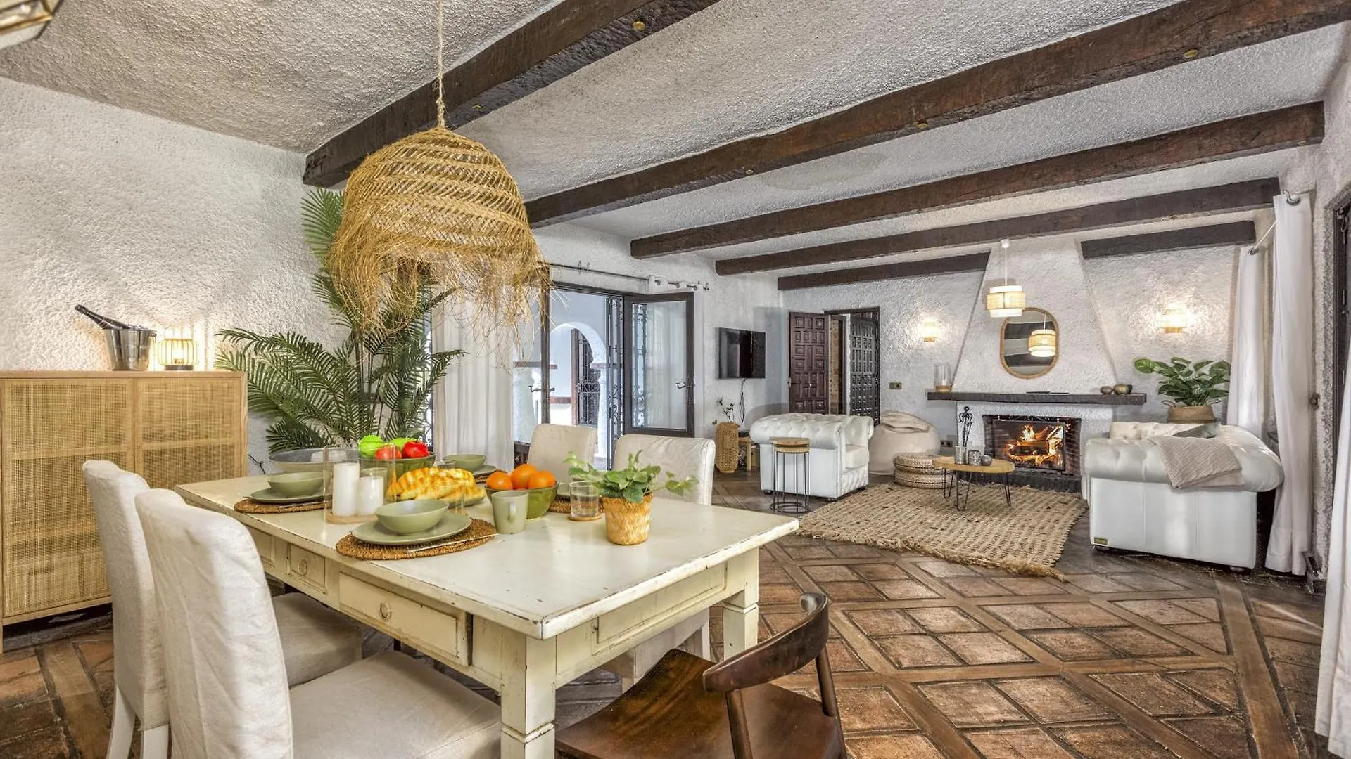 Vivi Homes - Villa Costabella Pool, Sauna, Garden & Beach Marbella