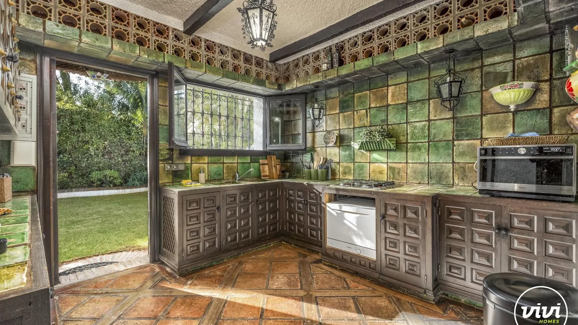 Vivi Homes - Villa Costabella Pool, Sauna, Garden & Beach Marbella