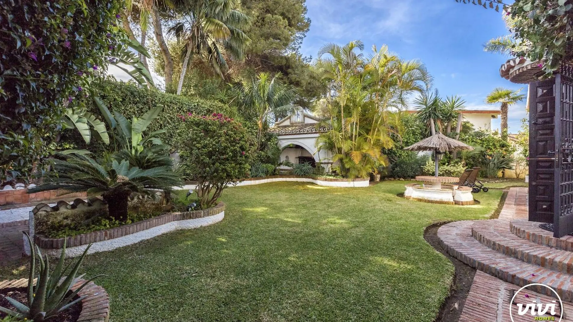 Vivi Homes - Villa Costabella Pool, Sauna, Garden & Beach Marbella